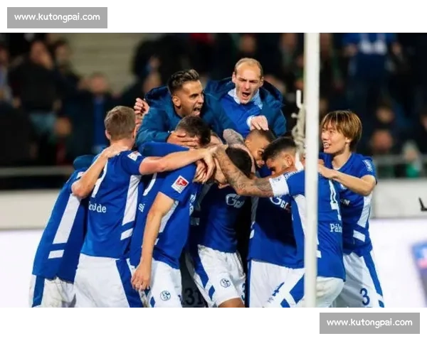 欧战焦点阿贾克斯对决沙尔克谁能掌控比赛节奏与命运胜负走向之夜